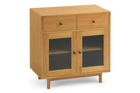 ナチュラルテイストの小さなキャビネットです。上質なチーク材を使用し、シンプルですがデザイン性の高いアイテムです。あえて余計な塗装をあまりせず、木本来の味わいを楽しめる作りになっています。取手には現在入手困難なローズウッド(現在はチーク材のローズウッドカラー塗装への仕様変更となっています)を使用し、コントラストの美しさが感じられる仕上がりになっています。本体のフォルムは女性が使いやすい様に低めの設計にしています。通常安価な白木などが用いられる裏面や引き出しの内部にも全て上質なチーク材を使用しており高級感があります。