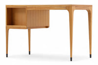 スレンダーな脚が特徴の片袖デスクです。本体はシンプルに、コーナーにジョイントされた四角い脚は先端に向かって徐々に丸くなるよう削りだしており、スタイリッシュで美しいデザインに仕上げています。ハンドメイドで一つ一つ丁寧に削り出した脚はチェスト本体との一体感があり、まるで完成品かのような仕上がりです。また、汚れやすいとされる足先には汚れが目立ちにくいように、そしてまるで美しい脚に見えるようにと、ひと手間かけてローズウッド材(現在はチーク材のローズウッドカラー塗装への仕様変更となっています)をジョイントしています。