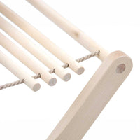 Iris Hantverk(イリス・ハントバーク)は、スウェーデン・エンシェーデの工房を拠点に、視覚障がいを持つ職人たちが伝統的な技法でブラシを手作りしているブランドです。現在は17名のスタッフのうち6名が視覚障がい者であり、さらにエストニアの職人とも協力しています。ブラシはストックホルムの直営店やオンラインショップ、スウェーデン国内外の卸先を通じて販売されています。1950年代から続く視覚障がい者の支援制度が2012年に打ち切られたことをきっかけに、長年会社に携わっていたリチャード・スパレンホークとサラ・エードヘルが経営を引き継ぎました。手作業で作られる天然素材のブラシは、高品質で温もりある使い心地が魅力です。Iris Hantverkは、「機能性と美しいデザイン、伝統技術と天然素材が融合した製品を通じて、ブラシ製造の職人技を次世代に継承すること」をビジョンに掲げています。