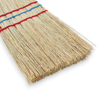 REDECKER(レデッカー)は、1935年にドイツ・フェルスマルトで創業された、天然素材を使用した高品質な生活道具を展開する老舗ブランドです。創業者フリーデル・レデッカー氏が視力を失ったことをきっかけに、手作業でブラシ製造を始めたことからスタートし、そのクラフトマンシップと品質へのこだわりは3世代にわたり継承されています。製品には天然木や植物繊維、動物毛などの自然素材が用いられ、環境に配慮したプラスチックフリーな暮らしを実現します。ナチュラルクリーニングやサステナブルなライフスタイルを志向する人々に人気があり、ドイツ製の確かな品質と伝統工芸品としての信頼性も評価されています。北欧風やミニマルな空間に調和する、美しく機能的なデザインも大きな魅力。REDECKERは、「クラフト」「デザイン」「品質」を大切にした、持続可能で丁寧な暮らしを支えるエコブランドとして、世界中で愛され続けています。