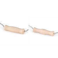 REDECKER(レデッカー)は、1935年にドイツ・フェルスマルトで創業された、天然素材を使用した高品質な生活道具を展開する老舗ブランドです。創業者フリーデル・レデッカー氏が視力を失ったことをきっかけに、手作業でブラシ製造を始めたことからスタートし、そのクラフトマンシップと品質へのこだわりは3世代にわたり継承されています。製品には天然木や植物繊維、動物毛などの自然素材が用いられ、環境に配慮したプラスチックフリーな暮らしを実現します。ナチュラルクリーニングやサステナブルなライフスタイルを志向する人々に人気があり、ドイツ製の確かな品質と伝統工芸品としての信頼性も評価されています。北欧風やミニマルな空間に調和する、美しく機能的なデザインも大きな魅力。REDECKERは、「クラフト」「デザイン」「品質」を大切にした、持続可能で丁寧な暮らしを支えるエコブランドとして、世界中で愛され続けています。