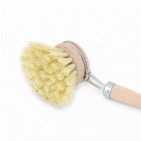 REDECKER(レデッカー)は、1935年にドイツ・フェルスマルトで創業された、天然素材を使用した高品質な生活道具を展開する老舗ブランドです。創業者フリーデル・レデッカー氏が視力を失ったことをきっかけに、手作業でブラシ製造を始めたことからスタートし、そのクラフトマンシップと品質へのこだわりは3世代にわたり継承されています。製品には天然木や植物繊維、動物毛などの自然素材が用いられ、環境に配慮したプラスチックフリーな暮らしを実現します。ナチュラルクリーニングやサステナブルなライフスタイルを志向する人々に人気があり、ドイツ製の確かな品質と伝統工芸品としての信頼性も評価されています。北欧風やミニマルな空間に調和する、美しく機能的なデザインも大きな魅力。REDECKERは、「クラフト」「デザイン」「品質」を大切にした、持続可能で丁寧な暮らしを支えるエコブランドとして、世界中で愛され続けています。