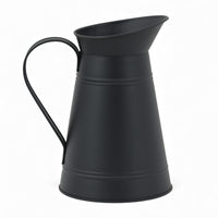 REDECKER(レデッカー)は、1935年にドイツ・フェルスマルトで創業された、天然素材を使用した高品質な生活道具を展開する老舗ブランドです。創業者フリーデル・レデッカー氏が視力を失ったことをきっかけに、手作業でブラシ製造を始めたことからスタートし、そのクラフトマンシップと品質へのこだわりは3世代にわたり継承されています。製品には天然木や植物繊維、動物毛などの自然素材が用いられ、環境に配慮したプラスチックフリーな暮らしを実現します。ナチュラルクリーニングやサステナブルなライフスタイルを志向する人々に人気があり、ドイツ製の確かな品質と伝統工芸品としての信頼性も評価されています。北欧風やミニマルな空間に調和する、美しく機能的なデザインも大きな魅力。REDECKERは、「クラフト」「デザイン」「品質」を大切にした、持続可能で丁寧な暮らしを支えるエコブランドとして、世界中で愛され続けています。