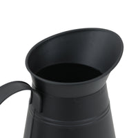 REDECKER(レデッカー)は、1935年にドイツ・フェルスマルトで創業された、天然素材を使用した高品質な生活道具を展開する老舗ブランドです。創業者フリーデル・レデッカー氏が視力を失ったことをきっかけに、手作業でブラシ製造を始めたことからスタートし、そのクラフトマンシップと品質へのこだわりは3世代にわたり継承されています。製品には天然木や植物繊維、動物毛などの自然素材が用いられ、環境に配慮したプラスチックフリーな暮らしを実現します。ナチュラルクリーニングやサステナブルなライフスタイルを志向する人々に人気があり、ドイツ製の確かな品質と伝統工芸品としての信頼性も評価されています。北欧風やミニマルな空間に調和する、美しく機能的なデザインも大きな魅力。REDECKERは、「クラフト」「デザイン」「品質」を大切にした、持続可能で丁寧な暮らしを支えるエコブランドとして、世界中で愛され続けています。