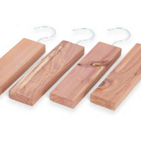 REDECKER(レデッカー)は、1935年にドイツ・フェルスマルトで創業された、天然素材を使用した高品質な生活道具を展開する老舗ブランドです。創業者フリーデル・レデッカー氏が視力を失ったことをきっかけに、手作業でブラシ製造を始めたことからスタートし、そのクラフトマンシップと品質へのこだわりは3世代にわたり継承されています。製品には天然木や植物繊維、動物毛などの自然素材が用いられ、環境に配慮したプラスチックフリーな暮らしを実現します。ナチュラルクリーニングやサステナブルなライフスタイルを志向する人々に人気があり、ドイツ製の確かな品質と伝統工芸品としての信頼性も評価されています。北欧風やミニマルな空間に調和する、美しく機能的なデザインも大きな魅力。REDECKERは、「クラフト」「デザイン」「品質」を大切にした、持続可能で丁寧な暮らしを支えるエコブランドとして、世界中で愛され続けています。