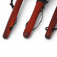 REDECKER(レデッカー)は、1935年にドイツ・フェルスマルトで創業された、天然素材を使用した高品質な生活道具を展開する老舗ブランドです。創業者フリーデル・レデッカー氏が視力を失ったことをきっかけに、手作業でブラシ製造を始めたことからスタートし、そのクラフトマンシップと品質へのこだわりは3世代にわたり継承されています。製品には天然木や植物繊維、動物毛などの自然素材が用いられ、環境に配慮したプラスチックフリーな暮らしを実現します。ナチュラルクリーニングやサステナブルなライフスタイルを志向する人々に人気があり、ドイツ製の確かな品質と伝統工芸品としての信頼性も評価されています。北欧風やミニマルな空間に調和する、美しく機能的なデザインも大きな魅力。REDECKERは、「クラフト」「デザイン」「品質」を大切にした、持続可能で丁寧な暮らしを支えるエコブランドとして、世界中で愛され続けています。