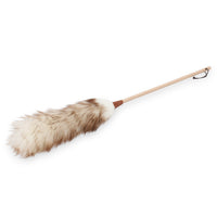 REDECKER(レデッカー)は、1935年にドイツ・フェルスマルトで創業された、天然素材を使用した高品質な生活道具を展開する老舗ブランドです。創業者フリーデル・レデッカー氏が視力を失ったことをきっかけに、手作業でブラシ製造を始めたことからスタートし、そのクラフトマンシップと品質へのこだわりは3世代にわたり継承されています。製品には天然木や植物繊維、動物毛などの自然素材が用いられ、環境に配慮したプラスチックフリーな暮らしを実現します。ナチュラルクリーニングやサステナブルなライフスタイルを志向する人々に人気があり、ドイツ製の確かな品質と伝統工芸品としての信頼性も評価されています。北欧風やミニマルな空間に調和する、美しく機能的なデザインも大きな魅力。REDECKERは、「クラフト」「デザイン」「品質」を大切にした、持続可能で丁寧な暮らしを支えるエコブランドとして、世界中で愛され続けています。