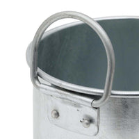 REDECKER(レデッカー)は、1935年にドイツ・フェルスマルトで創業された、天然素材を使用した高品質な生活道具を展開する老舗ブランドです。創業者フリーデル・レデッカー氏が視力を失ったことをきっかけに、手作業でブラシ製造を始めたことからスタートし、そのクラフトマンシップと品質へのこだわりは3世代にわたり継承されています。製品には天然木や植物繊維、動物毛などの自然素材が用いられ、環境に配慮したプラスチックフリーな暮らしを実現します。ナチュラルクリーニングやサステナブルなライフスタイルを志向する人々に人気があり、ドイツ製の確かな品質と伝統工芸品としての信頼性も評価されています。北欧風やミニマルな空間に調和する、美しく機能的なデザインも大きな魅力。REDECKERは、「クラフト」「デザイン」「品質」を大切にした、持続可能で丁寧な暮らしを支えるエコブランドとして、世界中で愛され続けています。