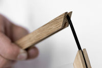 日本初上陸となる「MOEBE(ムーベ)」は、建築家と家具職人が2014年に創業したプロダクトブランドです。創業わずかながら、緻密な構造とミニマリズムを妥協なく追求し、新たな機能性を持つアイテムは、より良いライフスタイルを創る上での可能性を広げてくれます。代表的なアイテムでもある「FRAME(フレーム)」は、普遍の形ともいえる“額縁”をこれまでにない観点から捉え直しデザインされた代表的なアイテムです。透明なキャンパスを生み出し、「自然」を収めてインテリアとして飾るという新時代の額縁は、「透明」という存在との新たな関わり方に気づかせてくれます。その他に、キャンドルホルダーやサイドテーブルなど、彼らの核となる信念とデザイン価値を徹底的に追求するプロダクトを生み出しています。