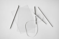 日本初上陸となる「MOEBE(ムーベ)」は、建築家と家具職人が2014年に創業したプロダクトブランドです。創業わずかながら、緻密な構造とミニマリズムを妥協なく追求し、新たな機能性を持つアイテムは、より良いライフスタイルを創る上での可能性を広げてくれます。代表的なアイテムでもある「FRAME(フレーム)」は、普遍の形ともいえる“額縁”をこれまでにない観点から捉え直しデザインされた代表的なアイテムです。透明なキャンパスを生み出し、「自然」を収めてインテリアとして飾るという新時代の額縁は、「透明」という存在との新たな関わり方に気づかせてくれます。その他に、キャンドルホルダーやサイドテーブルなど、彼らの核となる信念とデザイン価値を徹底的に追求するプロダクトを生み出しています。