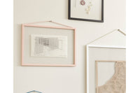 日本初上陸となる「MOEBE(ムーベ)」は、建築家と家具職人が2014年に創業したプロダクトブランドです。創業わずかながら、緻密な構造とミニマリズムを妥協なく追求し、新たな機能性を持つアイテムは、より良いライフスタイルを創る上での可能性を広げてくれます。代表的なアイテムでもある「FRAME(フレーム)」は、普遍の形ともいえる“額縁”をこれまでにない観点から捉え直しデザインされた代表的なアイテムです。透明なキャンパスを生み出し、「自然」を収めてインテリアとして飾るという新時代の額縁は、「透明」という存在との新たな関わり方に気づかせてくれます。その他に、キャンドルホルダーやサイドテーブルなど、彼らの核となる信念とデザイン価値を徹底的に追求するプロダクトを生み出しています。