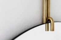 日本初上陸となる「MOEBE(ムーベ)」は、建築家と家具職人が2014年に創業したプロダクトブランドです。創業わずかながら、緻密な構造とミニマリズムを妥協なく追求し、新たな機能性を持つアイテムは、より良いライフスタイルを創る上での可能性を広げてくれます。代表的なアイテムでもある「FRAME(フレーム)」は、普遍の形ともいえる“額縁”をこれまでにない観点から捉え直しデザインされた代表的なアイテムです。透明なキャンパスを生み出し、「自然」を収めてインテリアとして飾るという新時代の額縁は、「透明」という存在との新たな関わり方に気づかせてくれます。その他に、キャンドルホルダーやサイドテーブルなど、彼らの核となる信念とデザイン価値を徹底的に追求するプロダクトを生み出しています。