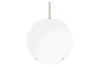 日本初上陸となる「MOEBE(ムーベ)」は、建築家と家具職人が2014年に創業したプロダクトブランドです。創業わずかながら、緻密な構造とミニマリズムを妥協なく追求し、新たな機能性を持つアイテムは、より良いライフスタイルを創る上での可能性を広げてくれます。代表的なアイテムでもある「FRAME(フレーム)」は、普遍の形ともいえる“額縁”をこれまでにない観点から捉え直しデザインされた代表的なアイテムです。透明なキャンパスを生み出し、「自然」を収めてインテリアとして飾るという新時代の額縁は、「透明」という存在との新たな関わり方に気づかせてくれます。その他に、キャンドルホルダーやサイドテーブルなど、彼らの核となる信念とデザイン価値を徹底的に追求するプロダクトを生み出しています。