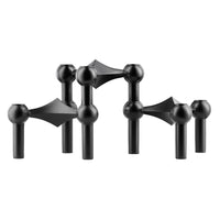 Stoff(ストッフ)は、デンマーク発のデザインブランドで、1960年代の名作「Stoff Nagel(ストッフ・ナゲル)」キャンドルホルダーの復刻から始まりました。建築家Werner Stoff(ヴェルナー・ストッフ)と、ドイツのHans Nagel(ハンス・ナゲル)によって生み出されたこのモジュール式キャンドルホルダーは、彫刻のような幾何学美と、自由な組み合わせによる創造性を兼ね備えたインテリアアートです。現在のStoffは、オリジナルの精神を受け継ぎながら、現代のライフスタイルに合う素材や仕上げを追加し、キャンドルホルダーだけでなくフラワーベースやボウル、ウォールハンガーなど洗練されたアイテムを展開。ミッドセンチュリーや北欧インテリアに調和し、空間に立体感と静謐な存在感を与えます。構築と装飾の境界を超えたStoffの作品は、機能性と造形美が共存する稀有なプロダクトです。