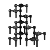 Stoff(ストッフ)は、デンマーク発のデザインブランドで、1960年代の名作「Stoff Nagel(ストッフ・ナゲル)」キャンドルホルダーの復刻から始まりました。建築家Werner Stoff(ヴェルナー・ストッフ)と、ドイツのHans Nagel(ハンス・ナゲル)によって生み出されたこのモジュール式キャンドルホルダーは、彫刻のような幾何学美と、自由な組み合わせによる創造性を兼ね備えたインテリアアートです。現在のStoffは、オリジナルの精神を受け継ぎながら、現代のライフスタイルに合う素材や仕上げを追加し、キャンドルホルダーだけでなくフラワーベースやボウル、ウォールハンガーなど洗練されたアイテムを展開。ミッドセンチュリーや北欧インテリアに調和し、空間に立体感と静謐な存在感を与えます。構築と装飾の境界を超えたStoffの作品は、機能性と造形美が共存する稀有なプロダクトです。