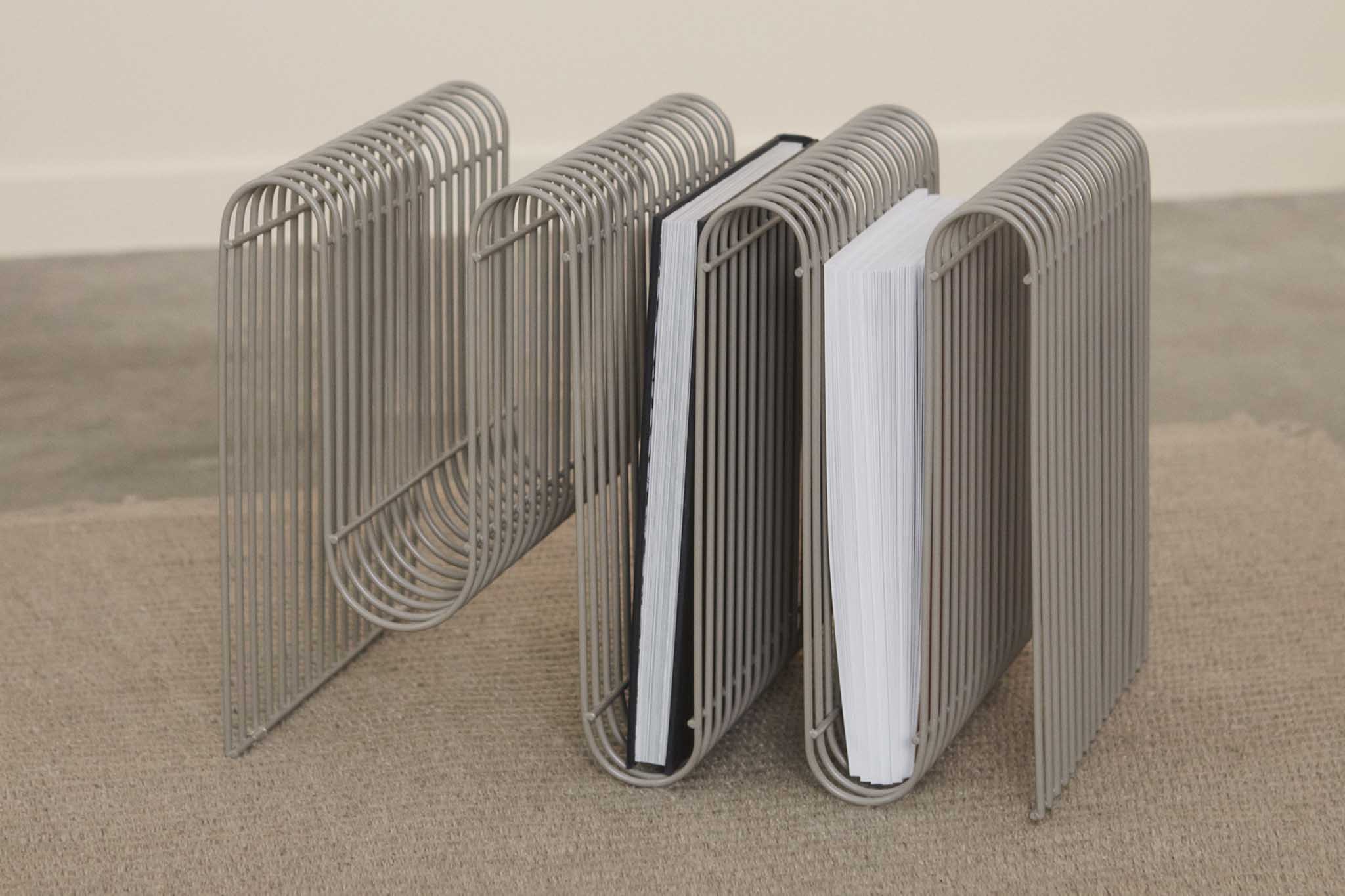 美品 AYTM Curva マガジンラック AYTM マガジンラック CURVA トープ – CHLOROS