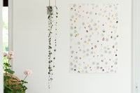 コペンハーゲンで今注目の女性グラフィックデザイナー"SilkeBonde"によるポスターです。20代の彼女の作品が世界中で愛される理由は、デンマークの無駄が無い洗練されたデザインを受け継ぎつつ、自然を直線で描いた物から、水彩絵の具で柔らかく表現した物まで、今までにない世界観が魅力だからでは無いでしょうか。お部屋に飾るだけで暖かみを感じさせてくれそうです。