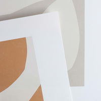 The Poster Club(ポスタークラブ)は、デンマーク・コペンハーゲンを拠点とするオンラインショップで、北欧デザインの高品質なポスターやアートプリントを専門に取り扱っています。新進気鋭の若手アーティストから世界的に活躍する作家まで、多彩なラインナップが魅力。北欧のライフスタイル、ファッション、インテリアデザインのトレンドを取り入れたミニマルで洗練された作品は、シンプルで上質な空間に自然と溶け込みます。ナチュラルインテリアや韓国風の部屋づくり、和モダンテイストにも調和し、アートを取り入れた暮らしを提案。世界中のインテリア雑誌やデザインメディアにも多数掲載されており、感度の高いユーザーからも厚い信頼を集めています。The Poster Clubは、アートプリントを通して日常に美とインスピレーションを届ける、北欧インテリア好きにおすすめのブランドです。