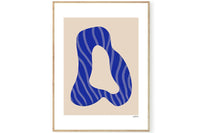 THEPOSTERCLUBは、コペンハーゲンを拠点とするオンラインストアで、主に厳選されたアートポスターを販売しています。主にスカンジナビアのライフスタイル、ファッション、インテリアデザイントレンドからインスピレーションを受け、モノクロから抽象画、エッジの利いた写真アートまで、多くのアーティストの作品を取り扱っています。また、無名有名問わず多くのデザイナーとのコラボレーションを積極的に行い、多くの作品を独占的に販売しているのも特徴的です。