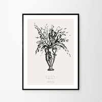 The Poster Club(ポスタークラブ)は、デンマーク・コペンハーゲンを拠点とするオンラインショップで、北欧デザインの高品質なポスターやアートプリントを専門に取り扱っています。新進気鋭の若手アーティストから世界的に活躍する作家まで、多彩なラインナップが魅力。北欧のライフスタイル、ファッション、インテリアデザインのトレンドを取り入れたミニマルで洗練された作品は、シンプルで上質な空間に自然と溶け込みます。ナチュラルインテリアや韓国風の部屋づくり、和モダンテイストにも調和し、アートを取り入れた暮らしを提案。世界中のインテリア雑誌やデザインメディアにも多数掲載されており、感度の高いユーザーからも厚い信頼を集めています。The Poster Clubは、アートプリントを通して日常に美とインスピレーションを届ける、北欧インテリア好きにおすすめのブランドです。