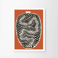 The Poster Club(ポスタークラブ)は、デンマーク・コペンハーゲンを拠点とするオンラインショップで、北欧デザインの高品質なポスターやアートプリントを専門に取り扱っています。新進気鋭の若手アーティストから世界的に活躍する作家まで、多彩なラインナップが魅力。北欧のライフスタイル、ファッション、インテリアデザインのトレンドを取り入れたミニマルで洗練された作品は、シンプルで上質な空間に自然と溶け込みます。ナチュラルインテリアや韓国風の部屋づくり、和モダンテイストにも調和し、アートを取り入れた暮らしを提案。世界中のインテリア雑誌やデザインメディアにも多数掲載されており、感度の高いユーザーからも厚い信頼を集めています。The Poster Clubは、アートプリントを通して日常に美とインスピレーションを届ける、北欧インテリア好きにおすすめのブランドです。
