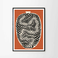 The Poster Club(ポスタークラブ)は、デンマーク・コペンハーゲンを拠点とするオンラインショップで、北欧デザインの高品質なポスターやアートプリントを専門に取り扱っています。新進気鋭の若手アーティストから世界的に活躍する作家まで、多彩なラインナップが魅力。北欧のライフスタイル、ファッション、インテリアデザインのトレンドを取り入れたミニマルで洗練された作品は、シンプルで上質な空間に自然と溶け込みます。ナチュラルインテリアや韓国風の部屋づくり、和モダンテイストにも調和し、アートを取り入れた暮らしを提案。世界中のインテリア雑誌やデザインメディアにも多数掲載されており、感度の高いユーザーからも厚い信頼を集めています。The Poster Clubは、アートプリントを通して日常に美とインスピレーションを届ける、北欧インテリア好きにおすすめのブランドです。