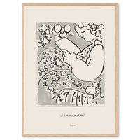 The Poster Club(ポスタークラブ)は、デンマーク・コペンハーゲンを拠点とするオンラインショップで、北欧デザインの高品質なポスターやアートプリントを専門に取り扱っています。新進気鋭の若手アーティストから世界的に活躍する作家まで、多彩なラインナップが魅力。北欧のライフスタイル、ファッション、インテリアデザインのトレンドを取り入れたミニマルで洗練された作品は、シンプルで上質な空間に自然と溶け込みます。ナチュラルインテリアや韓国風の部屋づくり、和モダンテイストにも調和し、アートを取り入れた暮らしを提案。世界中のインテリア雑誌やデザインメディアにも多数掲載されており、感度の高いユーザーからも厚い信頼を集めています。The Poster Clubは、アートプリントを通して日常に美とインスピレーションを届ける、北欧インテリア好きにおすすめのブランドです。