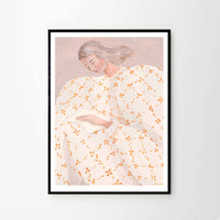 The Poster Club(ポスタークラブ)は、デンマーク・コペンハーゲンを拠点とするオンラインショップで、北欧デザインの高品質なポスターやアートプリントを専門に取り扱っています。新進気鋭の若手アーティストから世界的に活躍する作家まで、多彩なラインナップが魅力。北欧のライフスタイル、ファッション、インテリアデザインのトレンドを取り入れたミニマルで洗練された作品は、シンプルで上質な空間に自然と溶け込みます。ナチュラルインテリアや韓国風の部屋づくり、和モダンテイストにも調和し、アートを取り入れた暮らしを提案。世界中のインテリア雑誌やデザインメディアにも多数掲載されており、感度の高いユーザーからも厚い信頼を集めています。The Poster Clubは、アートプリントを通して日常に美とインスピレーションを届ける、北欧インテリア好きにおすすめのブランドです。