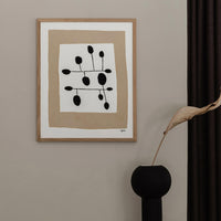 The Poster Club(ポスタークラブ)は、デンマーク・コペンハーゲンを拠点とするオンラインショップで、北欧デザインの高品質なポスターやアートプリントを専門に取り扱っています。新進気鋭の若手アーティストから世界的に活躍する作家まで、多彩なラインナップが魅力。北欧のライフスタイル、ファッション、インテリアデザインのトレンドを取り入れたミニマルで洗練された作品は、シンプルで上質な空間に自然と溶け込みます。ナチュラルインテリアや韓国風の部屋づくり、和モダンテイストにも調和し、アートを取り入れた暮らしを提案。世界中のインテリア雑誌やデザインメディアにも多数掲載されており、感度の高いユーザーからも厚い信頼を集めています。The Poster Clubは、アートプリントを通して日常に美とインスピレーションを届ける、北欧インテリア好きにおすすめのブランドです。