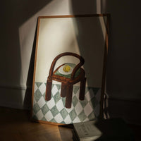 The Poster Club(ポスタークラブ)は、デンマーク・コペンハーゲンを拠点とするオンラインショップで、北欧デザインの高品質なポスターやアートプリントを専門に取り扱っています。新進気鋭の若手アーティストから世界的に活躍する作家まで、多彩なラインナップが魅力。北欧のライフスタイル、ファッション、インテリアデザインのトレンドを取り入れたミニマルで洗練された作品は、シンプルで上質な空間に自然と溶け込みます。ナチュラルインテリアや韓国風の部屋づくり、和モダンテイストにも調和し、アートを取り入れた暮らしを提案。世界中のインテリア雑誌やデザインメディアにも多数掲載されており、感度の高いユーザーからも厚い信頼を集めています。The Poster Clubは、アートプリントを通して日常に美とインスピレーションを届ける、北欧インテリア好きにおすすめのブランドです。