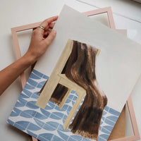 The Poster Club(ポスタークラブ)は、デンマーク・コペンハーゲンを拠点とするオンラインショップで、北欧デザインの高品質なポスターやアートプリントを専門に取り扱っています。新進気鋭の若手アーティストから世界的に活躍する作家まで、多彩なラインナップが魅力。北欧のライフスタイル、ファッション、インテリアデザインのトレンドを取り入れたミニマルで洗練された作品は、シンプルで上質な空間に自然と溶け込みます。ナチュラルインテリアや韓国風の部屋づくり、和モダンテイストにも調和し、アートを取り入れた暮らしを提案。世界中のインテリア雑誌やデザインメディアにも多数掲載されており、感度の高いユーザーからも厚い信頼を集めています。The Poster Clubは、アートプリントを通して日常に美とインスピレーションを届ける、北欧インテリア好きにおすすめのブランドです。