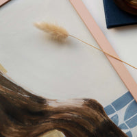 The Poster Club(ポスタークラブ)は、デンマーク・コペンハーゲンを拠点とするオンラインショップで、北欧デザインの高品質なポスターやアートプリントを専門に取り扱っています。新進気鋭の若手アーティストから世界的に活躍する作家まで、多彩なラインナップが魅力。北欧のライフスタイル、ファッション、インテリアデザインのトレンドを取り入れたミニマルで洗練された作品は、シンプルで上質な空間に自然と溶け込みます。ナチュラルインテリアや韓国風の部屋づくり、和モダンテイストにも調和し、アートを取り入れた暮らしを提案。世界中のインテリア雑誌やデザインメディアにも多数掲載されており、感度の高いユーザーからも厚い信頼を集めています。The Poster Clubは、アートプリントを通して日常に美とインスピレーションを届ける、北欧インテリア好きにおすすめのブランドです。