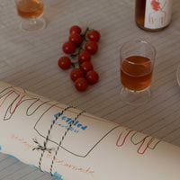 The Poster Club(ポスタークラブ)は、デンマーク・コペンハーゲンを拠点とするオンラインショップで、北欧デザインの高品質なポスターやアートプリントを専門に取り扱っています。新進気鋭の若手アーティストから世界的に活躍する作家まで、多彩なラインナップが魅力。北欧のライフスタイル、ファッション、インテリアデザインのトレンドを取り入れたミニマルで洗練された作品は、シンプルで上質な空間に自然と溶け込みます。ナチュラルインテリアや韓国風の部屋づくり、和モダンテイストにも調和し、アートを取り入れた暮らしを提案。世界中のインテリア雑誌やデザインメディアにも多数掲載されており、感度の高いユーザーからも厚い信頼を集めています。The Poster Clubは、アートプリントを通して日常に美とインスピレーションを届ける、北欧インテリア好きにおすすめのブランドです。