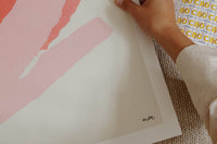 The Poster Club(ポスタークラブ)は、デンマーク・コペンハーゲンを拠点とするオンラインショップで、北欧デザインの高品質なポスターやアートプリントを専門に取り扱っています。新進気鋭の若手アーティストから世界的に活躍する作家まで、多彩なラインナップが魅力。北欧のライフスタイル、ファッション、インテリアデザインのトレンドを取り入れたミニマルで洗練された作品は、シンプルで上質な空間に自然と溶け込みます。ナチュラルインテリアや韓国風の部屋づくり、和モダンテイストにも調和し、アートを取り入れた暮らしを提案。世界中のインテリア雑誌やデザインメディアにも多数掲載されており、感度の高いユーザーからも厚い信頼を集めています。The Poster Clubは、アートプリントを通して日常に美とインスピレーションを届ける、北欧インテリア好きにおすすめのブランドです。