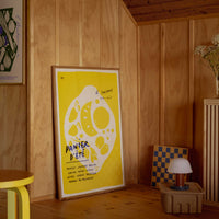 The Poster Club(ポスタークラブ)は、デンマーク・コペンハーゲンを拠点とするオンラインショップで、北欧デザインの高品質なポスターやアートプリントを専門に取り扱っています。新進気鋭の若手アーティストから世界的に活躍する作家まで、多彩なラインナップが魅力。北欧のライフスタイル、ファッション、インテリアデザインのトレンドを取り入れたミニマルで洗練された作品は、シンプルで上質な空間に自然と溶け込みます。ナチュラルインテリアや韓国風の部屋づくり、和モダンテイストにも調和し、アートを取り入れた暮らしを提案。世界中のインテリア雑誌やデザインメディアにも多数掲載されており、感度の高いユーザーからも厚い信頼を集めています。The Poster Clubは、アートプリントを通して日常に美とインスピレーションを届ける、北欧インテリア好きにおすすめのブランドです。