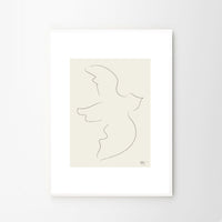 The Poster Club(ポスタークラブ)は、デンマーク・コペンハーゲンを拠点とするオンラインショップで、北欧デザインの高品質なポスターやアートプリントを専門に取り扱っています。新進気鋭の若手アーティストから世界的に活躍する作家まで、多彩なラインナップが魅力。北欧のライフスタイル、ファッション、インテリアデザインのトレンドを取り入れたミニマルで洗練された作品は、シンプルで上質な空間に自然と溶け込みます。ナチュラルインテリアや韓国風の部屋づくり、和モダンテイストにも調和し、アートを取り入れた暮らしを提案。世界中のインテリア雑誌やデザインメディアにも多数掲載されており、感度の高いユーザーからも厚い信頼を集めています。The Poster Clubは、アートプリントを通して日常に美とインスピレーションを届ける、北欧インテリア好きにおすすめのブランドです。