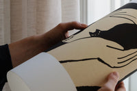 The Poster Club(ポスタークラブ)は、デンマーク・コペンハーゲンを拠点とするオンラインショップで、北欧デザインの高品質なポスターやアートプリントを専門に取り扱っています。新進気鋭の若手アーティストから世界的に活躍する作家まで、多彩なラインナップが魅力。北欧のライフスタイル、ファッション、インテリアデザインのトレンドを取り入れたミニマルで洗練された作品は、シンプルで上質な空間に自然と溶け込みます。ナチュラルインテリアや韓国風の部屋づくり、和モダンテイストにも調和し、アートを取り入れた暮らしを提案。世界中のインテリア雑誌やデザインメディアにも多数掲載されており、感度の高いユーザーからも厚い信頼を集めています。The Poster Clubは、アートプリントを通して日常に美とインスピレーションを届ける、北欧インテリア好きにおすすめのブランドです。