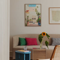 The Poster Club(ポスタークラブ)は、デンマーク・コペンハーゲンを拠点とするオンラインショップで、北欧デザインの高品質なポスターやアートプリントを専門に取り扱っています。新進気鋭の若手アーティストから世界的に活躍する作家まで、多彩なラインナップが魅力。北欧のライフスタイル、ファッション、インテリアデザインのトレンドを取り入れたミニマルで洗練された作品は、シンプルで上質な空間に自然と溶け込みます。ナチュラルインテリアや韓国風の部屋づくり、和モダンテイストにも調和し、アートを取り入れた暮らしを提案。世界中のインテリア雑誌やデザインメディアにも多数掲載されており、感度の高いユーザーからも厚い信頼を集めています。The Poster Clubは、アートプリントを通して日常に美とインスピレーションを届ける、北欧インテリア好きにおすすめのブランドです。