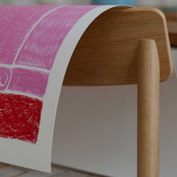 The Poster Club(ポスタークラブ)は、デンマーク・コペンハーゲンを拠点とするオンラインショップで、北欧デザインの高品質なポスターやアートプリントを専門に取り扱っています。新進気鋭の若手アーティストから世界的に活躍する作家まで、多彩なラインナップが魅力。北欧のライフスタイル、ファッション、インテリアデザインのトレンドを取り入れたミニマルで洗練された作品は、シンプルで上質な空間に自然と溶け込みます。ナチュラルインテリアや韓国風の部屋づくり、和モダンテイストにも調和し、アートを取り入れた暮らしを提案。世界中のインテリア雑誌やデザインメディアにも多数掲載されており、感度の高いユーザーからも厚い信頼を集めています。The Poster Clubは、アートプリントを通して日常に美とインスピレーションを届ける、北欧インテリア好きにおすすめのブランドです。