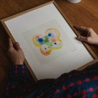 The Poster Club(ポスタークラブ)は、デンマーク・コペンハーゲンを拠点とするオンラインショップで、北欧デザインの高品質なポスターやアートプリントを専門に取り扱っています。新進気鋭の若手アーティストから世界的に活躍する作家まで、多彩なラインナップが魅力。北欧のライフスタイル、ファッション、インテリアデザインのトレンドを取り入れたミニマルで洗練された作品は、シンプルで上質な空間に自然と溶け込みます。ナチュラルインテリアや韓国風の部屋づくり、和モダンテイストにも調和し、アートを取り入れた暮らしを提案。世界中のインテリア雑誌やデザインメディアにも多数掲載されており、感度の高いユーザーからも厚い信頼を集めています。The Poster Clubは、アートプリントを通して日常に美とインスピレーションを届ける、北欧インテリア好きにおすすめのブランドです。