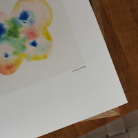 The Poster Club(ポスタークラブ)は、デンマーク・コペンハーゲンを拠点とするオンラインショップで、北欧デザインの高品質なポスターやアートプリントを専門に取り扱っています。新進気鋭の若手アーティストから世界的に活躍する作家まで、多彩なラインナップが魅力。北欧のライフスタイル、ファッション、インテリアデザインのトレンドを取り入れたミニマルで洗練された作品は、シンプルで上質な空間に自然と溶け込みます。ナチュラルインテリアや韓国風の部屋づくり、和モダンテイストにも調和し、アートを取り入れた暮らしを提案。世界中のインテリア雑誌やデザインメディアにも多数掲載されており、感度の高いユーザーからも厚い信頼を集めています。The Poster Clubは、アートプリントを通して日常に美とインスピレーションを届ける、北欧インテリア好きにおすすめのブランドです。