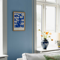 The Poster Club(ポスタークラブ)は、デンマーク・コペンハーゲンを拠点とするオンラインショップで、北欧デザインの高品質なポスターやアートプリントを専門に取り扱っています。新進気鋭の若手アーティストから世界的に活躍する作家まで、多彩なラインナップが魅力。北欧のライフスタイル、ファッション、インテリアデザインのトレンドを取り入れたミニマルで洗練された作品は、シンプルで上質な空間に自然と溶け込みます。ナチュラルインテリアや韓国風の部屋づくり、和モダンテイストにも調和し、アートを取り入れた暮らしを提案。世界中のインテリア雑誌やデザインメディアにも多数掲載されており、感度の高いユーザーからも厚い信頼を集めています。The Poster Clubは、アートプリントを通して日常に美とインスピレーションを届ける、北欧インテリア好きにおすすめのブランドです。