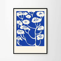 The Poster Club(ポスタークラブ)は、デンマーク・コペンハーゲンを拠点とするオンラインショップで、北欧デザインの高品質なポスターやアートプリントを専門に取り扱っています。新進気鋭の若手アーティストから世界的に活躍する作家まで、多彩なラインナップが魅力。北欧のライフスタイル、ファッション、インテリアデザインのトレンドを取り入れたミニマルで洗練された作品は、シンプルで上質な空間に自然と溶け込みます。ナチュラルインテリアや韓国風の部屋づくり、和モダンテイストにも調和し、アートを取り入れた暮らしを提案。世界中のインテリア雑誌やデザインメディアにも多数掲載されており、感度の高いユーザーからも厚い信頼を集めています。The Poster Clubは、アートプリントを通して日常に美とインスピレーションを届ける、北欧インテリア好きにおすすめのブランドです。