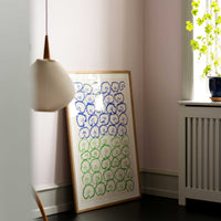 The Poster Club(ポスタークラブ)は、デンマーク・コペンハーゲンを拠点とするオンラインショップで、北欧デザインの高品質なポスターやアートプリントを専門に取り扱っています。新進気鋭の若手アーティストから世界的に活躍する作家まで、多彩なラインナップが魅力。北欧のライフスタイル、ファッション、インテリアデザインのトレンドを取り入れたミニマルで洗練された作品は、シンプルで上質な空間に自然と溶け込みます。ナチュラルインテリアや韓国風の部屋づくり、和モダンテイストにも調和し、アートを取り入れた暮らしを提案。世界中のインテリア雑誌やデザインメディアにも多数掲載されており、感度の高いユーザーからも厚い信頼を集めています。The Poster Clubは、アートプリントを通して日常に美とインスピレーションを届ける、北欧インテリア好きにおすすめのブランドです。