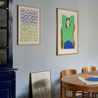 The Poster Club(ポスタークラブ)は、デンマーク・コペンハーゲンを拠点とするオンラインショップで、北欧デザインの高品質なポスターやアートプリントを専門に取り扱っています。新進気鋭の若手アーティストから世界的に活躍する作家まで、多彩なラインナップが魅力。北欧のライフスタイル、ファッション、インテリアデザインのトレンドを取り入れたミニマルで洗練された作品は、シンプルで上質な空間に自然と溶け込みます。ナチュラルインテリアや韓国風の部屋づくり、和モダンテイストにも調和し、アートを取り入れた暮らしを提案。世界中のインテリア雑誌やデザインメディアにも多数掲載されており、感度の高いユーザーからも厚い信頼を集めています。The Poster Clubは、アートプリントを通して日常に美とインスピレーションを届ける、北欧インテリア好きにおすすめのブランドです。