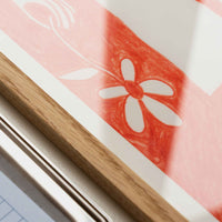 The Poster Club(ポスタークラブ)は、デンマーク・コペンハーゲンを拠点とするオンラインショップで、北欧デザインの高品質なポスターやアートプリントを専門に取り扱っています。新進気鋭の若手アーティストから世界的に活躍する作家まで、多彩なラインナップが魅力。北欧のライフスタイル、ファッション、インテリアデザインのトレンドを取り入れたミニマルで洗練された作品は、シンプルで上質な空間に自然と溶け込みます。ナチュラルインテリアや韓国風の部屋づくり、和モダンテイストにも調和し、アートを取り入れた暮らしを提案。世界中のインテリア雑誌やデザインメディアにも多数掲載されており、感度の高いユーザーからも厚い信頼を集めています。The Poster Clubは、アートプリントを通して日常に美とインスピレーションを届ける、北欧インテリア好きにおすすめのブランドです。