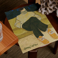 The Poster Club(ポスタークラブ)は、デンマーク・コペンハーゲンを拠点とするオンラインショップで、北欧デザインの高品質なポスターやアートプリントを専門に取り扱っています。新進気鋭の若手アーティストから世界的に活躍する作家まで、多彩なラインナップが魅力。北欧のライフスタイル、ファッション、インテリアデザインのトレンドを取り入れたミニマルで洗練された作品は、シンプルで上質な空間に自然と溶け込みます。ナチュラルインテリアや韓国風の部屋づくり、和モダンテイストにも調和し、アートを取り入れた暮らしを提案。世界中のインテリア雑誌やデザインメディアにも多数掲載されており、感度の高いユーザーからも厚い信頼を集めています。The Poster Clubは、アートプリントを通して日常に美とインスピレーションを届ける、北欧インテリア好きにおすすめのブランドです。