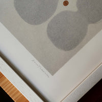 The Poster Club(ポスタークラブ)は、デンマーク・コペンハーゲンを拠点とするオンラインショップで、北欧デザインの高品質なポスターやアートプリントを専門に取り扱っています。新進気鋭の若手アーティストから世界的に活躍する作家まで、多彩なラインナップが魅力。北欧のライフスタイル、ファッション、インテリアデザインのトレンドを取り入れたミニマルで洗練された作品は、シンプルで上質な空間に自然と溶け込みます。ナチュラルインテリアや韓国風の部屋づくり、和モダンテイストにも調和し、アートを取り入れた暮らしを提案。世界中のインテリア雑誌やデザインメディアにも多数掲載されており、感度の高いユーザーからも厚い信頼を集めています。The Poster Clubは、アートプリントを通して日常に美とインスピレーションを届ける、北欧インテリア好きにおすすめのブランドです。