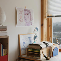 The Poster Club(ポスタークラブ)は、デンマーク・コペンハーゲンを拠点とするオンラインショップで、北欧デザインの高品質なポスターやアートプリントを専門に取り扱っています。新進気鋭の若手アーティストから世界的に活躍する作家まで、多彩なラインナップが魅力。北欧のライフスタイル、ファッション、インテリアデザインのトレンドを取り入れたミニマルで洗練された作品は、シンプルで上質な空間に自然と溶け込みます。ナチュラルインテリアや韓国風の部屋づくり、和モダンテイストにも調和し、アートを取り入れた暮らしを提案。世界中のインテリア雑誌やデザインメディアにも多数掲載されており、感度の高いユーザーからも厚い信頼を集めています。The Poster Clubは、アートプリントを通して日常に美とインスピレーションを届ける、北欧インテリア好きにおすすめのブランドです。