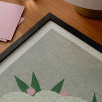 The Poster Club(ポスタークラブ)は、デンマーク・コペンハーゲンを拠点とするオンラインショップで、北欧デザインの高品質なポスターやアートプリントを専門に取り扱っています。新進気鋭の若手アーティストから世界的に活躍する作家まで、多彩なラインナップが魅力。北欧のライフスタイル、ファッション、インテリアデザインのトレンドを取り入れたミニマルで洗練された作品は、シンプルで上質な空間に自然と溶け込みます。ナチュラルインテリアや韓国風の部屋づくり、和モダンテイストにも調和し、アートを取り入れた暮らしを提案。世界中のインテリア雑誌やデザインメディアにも多数掲載されており、感度の高いユーザーからも厚い信頼を集めています。The Poster Clubは、アートプリントを通して日常に美とインスピレーションを届ける、北欧インテリア好きにおすすめのブランドです。